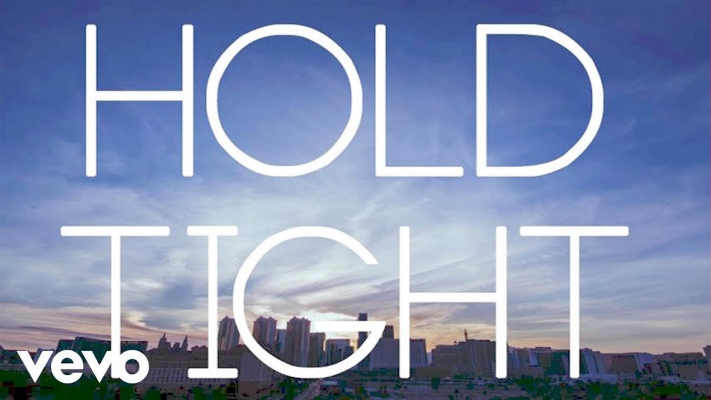 Bí Mật Thị Trấn Nhỏ - Hold Tight